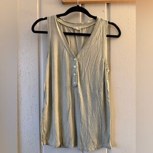 POL Light green Sleeveless V-Neck Tank Top size small